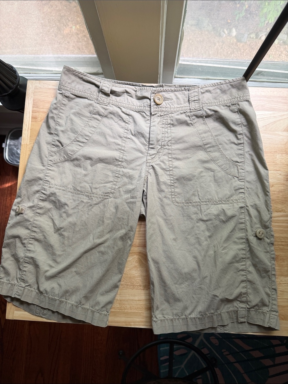 Nike ACG Women’s Cargo Shorts Size 4